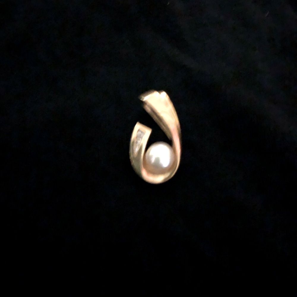 Beautiful gold, pearl, and diamond necklace pendant wearable on various chains.